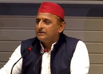 यूपी की सियासत : अखिलेश के दांव से बढ़ी मायावती और प्रियंका की चुनौती, अब ‘दिखने’ वाली राजनीति करेंगे यादव